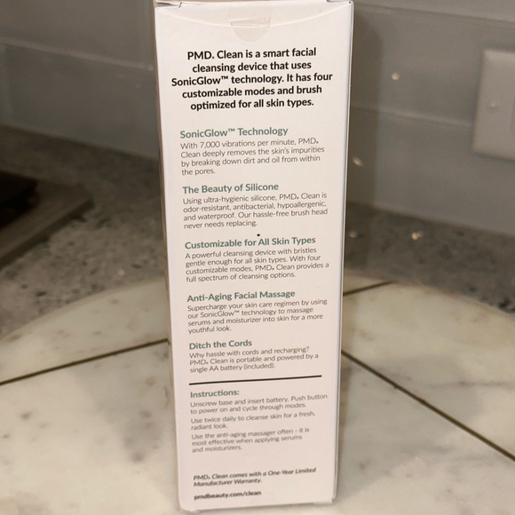 NIB PMD Clean - Smart Facial Cleansing Device with Silicone Brush & Massager - Picture 5 of 12